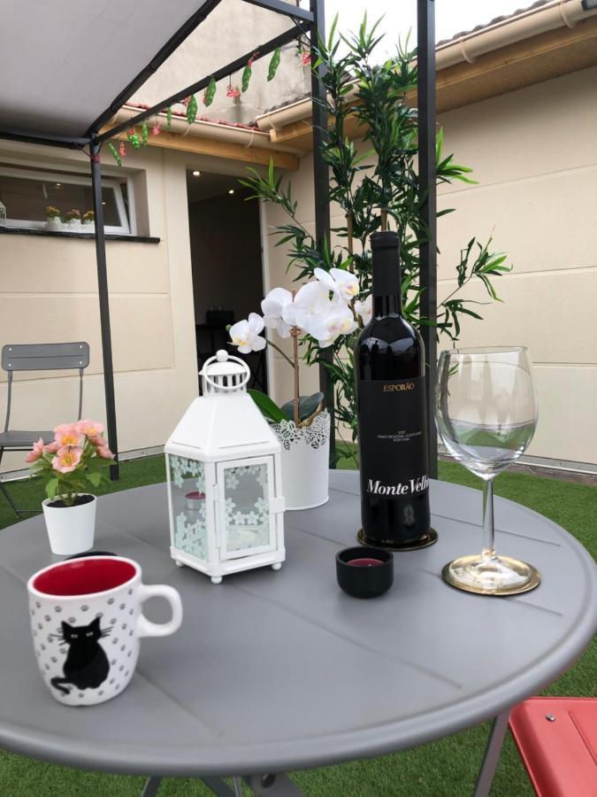 Paris-Eiffel, Bienvenue -Terrasse -Netflix Apartment Pantin Exterior photo